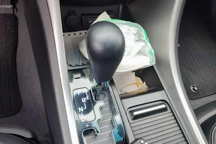 Used Hyundai Sonata 2011 2.0L Automatic Luxury Edition Gear Lever