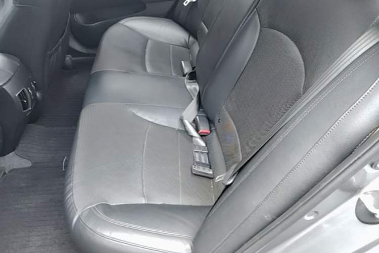 Used Hyundai Sonata 2011 2.0L Automatic Luxury Edition Left Rear Seat