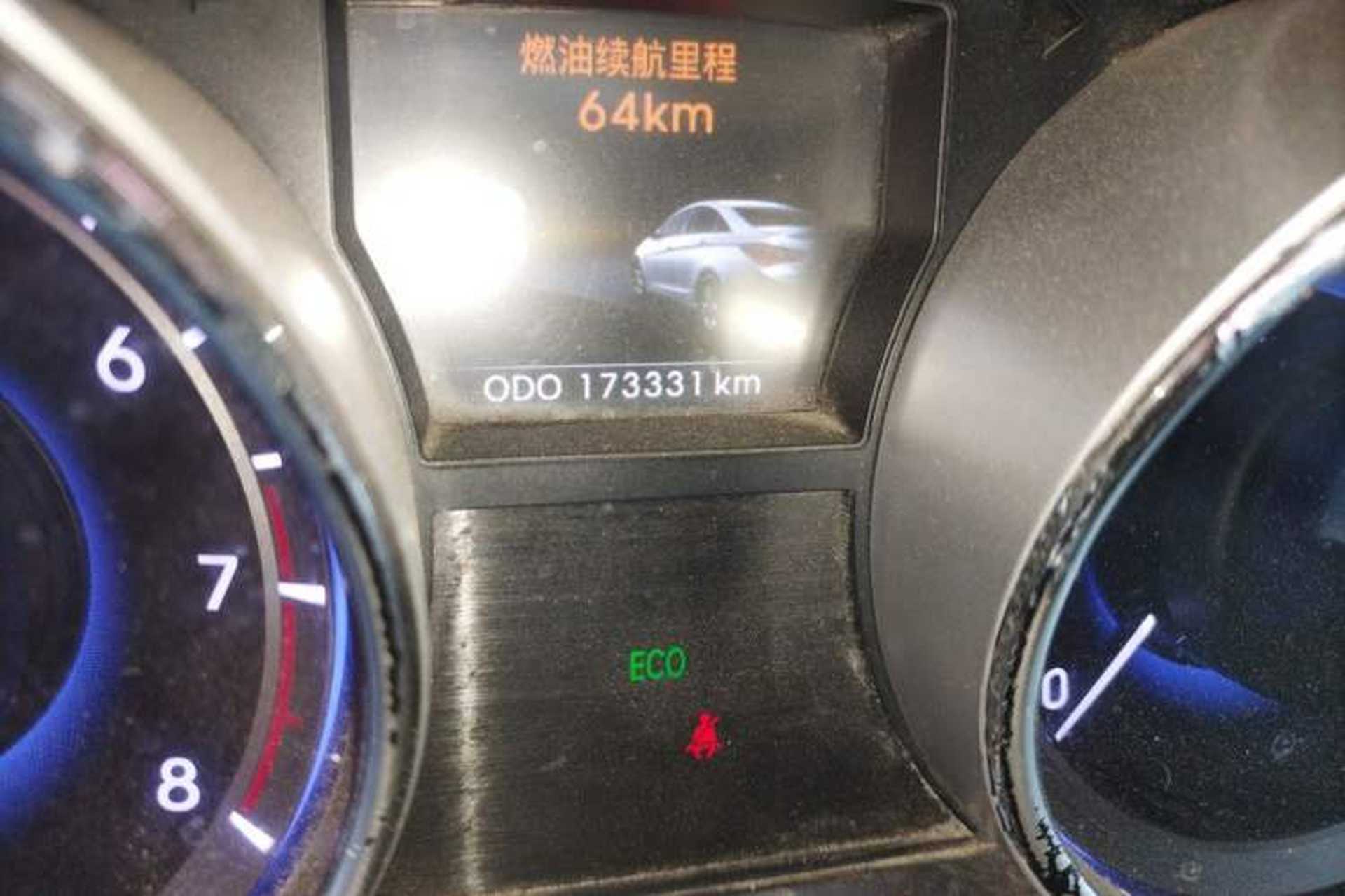Used Hyundai Sonata 2011 2.0L Automatic Supreme Edition Odometer Close Up