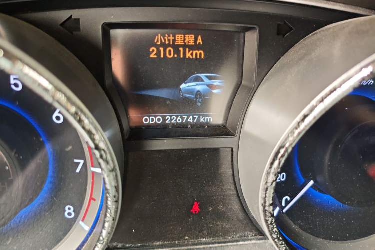 Used Hyundai Sonata 2011 2.0L Automatic Supreme Edition Odometer Close Up
