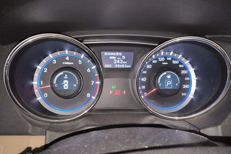 Used Hyundai Sonata 2011 2.0L Automatic Fashion Edition Odometer Close Up