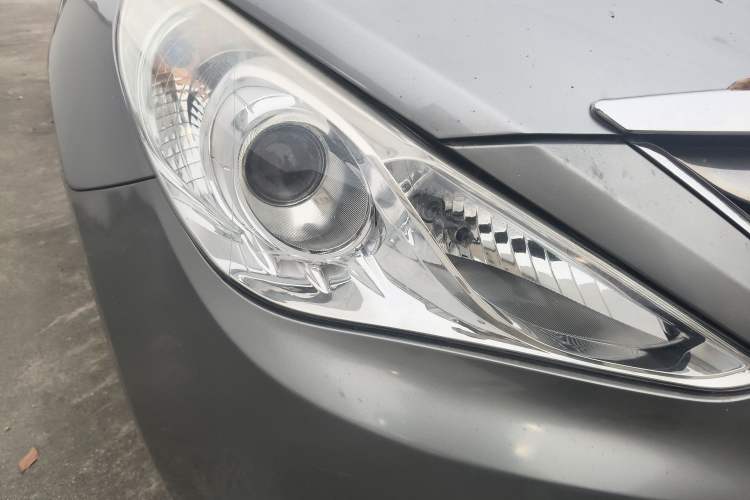 Used Hyundai Sonata 2011 2.0L Automatic Luxury Edition Right Front Headlight