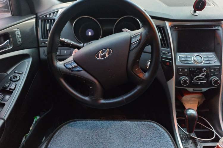 Used Hyundai Sonata 2011 2.4L Automatic Top-Tier Version Steering Wheel