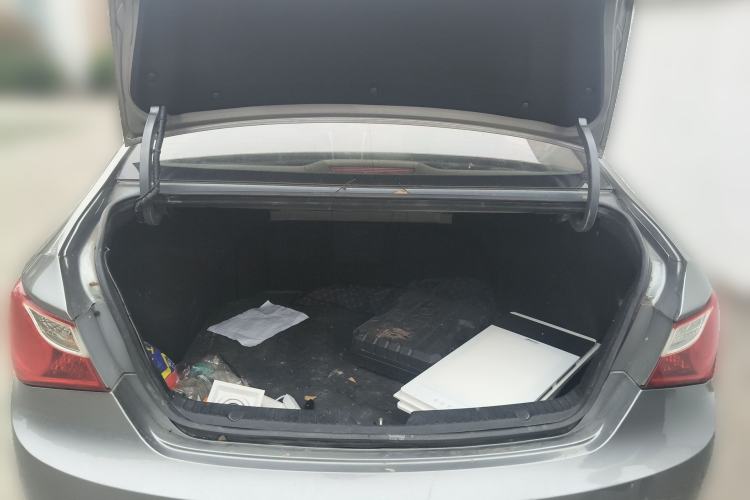 Used Hyundai Sonata 2011 2.0L Automatic Luxury Edition Trunk