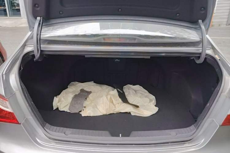 Used Hyundai Sonata 2011 2.0L Automatic Luxury Edition Trunk