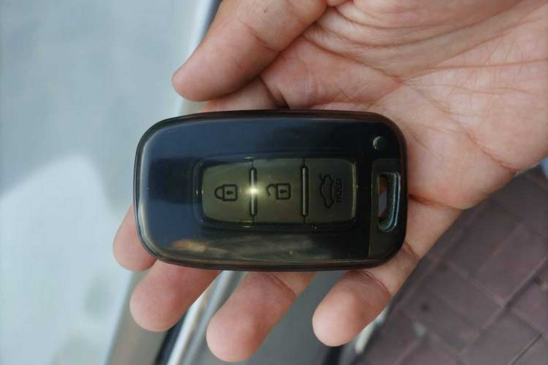 Used Hyundai Sonata 2011 2.0L Automatic Supreme Edition Vehicle Key