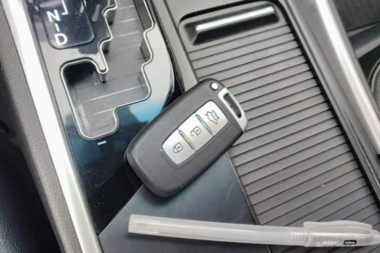 Used Hyundai Sonata 2011 2.0L Automatic Luxury Edition Vehicle Key