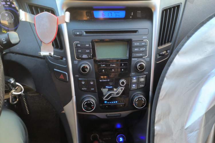 Used Hyundai Sonata 2011 2.0L Automatic Leading Edition Audio And AC Panel