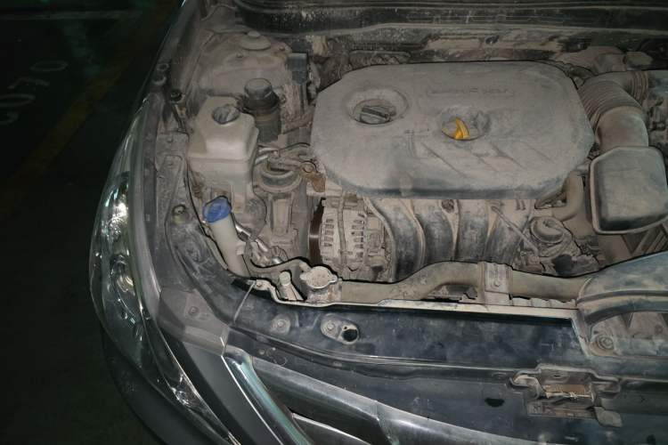 Used Hyundai Sonata 2011 2.0L Automatic Fashion Edition Engine Bay Right