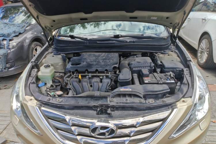Used Hyundai Sonata 2011 2.4L Automatic Top-Tier Version Engine Bay