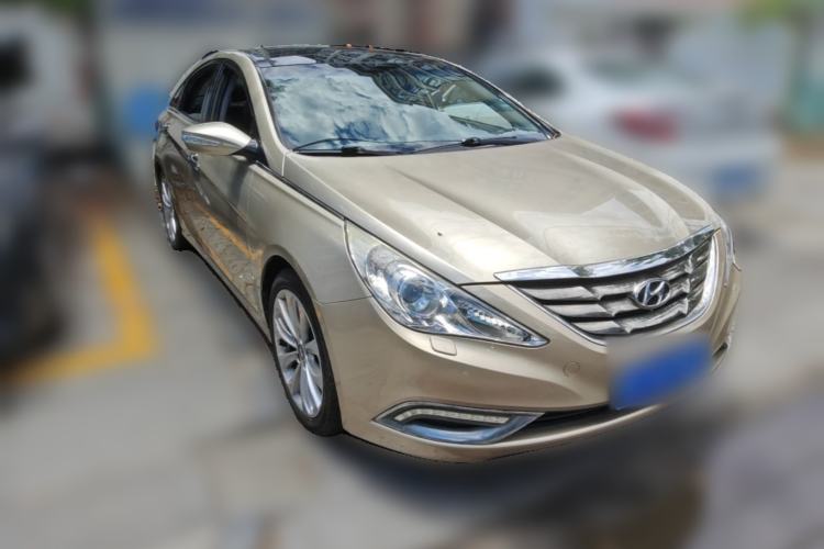 Used Hyundai Sonata 2011 2.4L Automatic Top-Tier Version Front Right 45 Deg