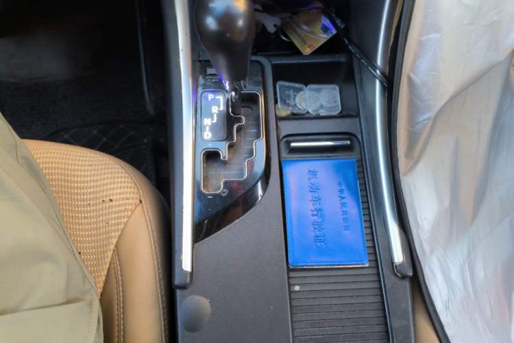 Used Hyundai Sonata 2011 2.0L Automatic Leading Edition Gear Lever