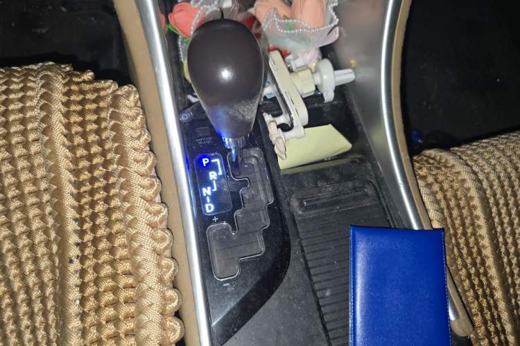 Used Hyundai Sonata 2011 2.0L Automatic Fashion Edition Gear Lever