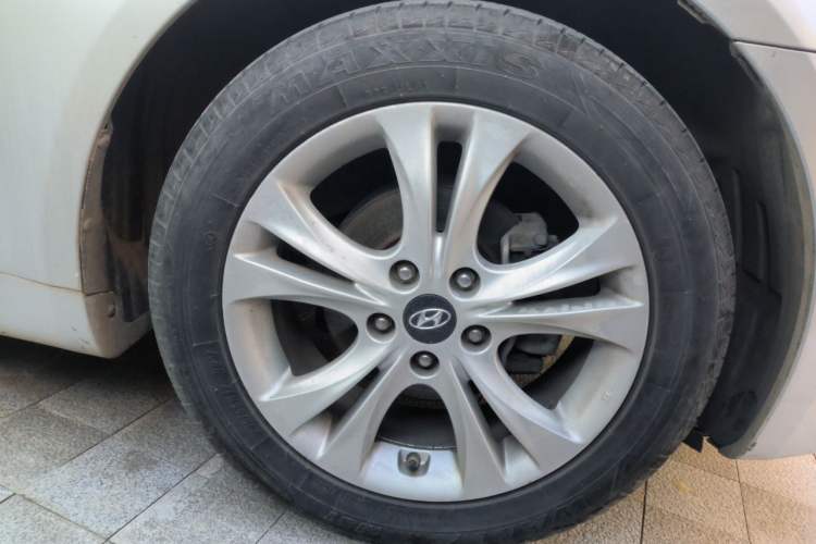 Used Hyundai Sonata 2011 2.0L Automatic Leading Edition Right Front Wheel Hub