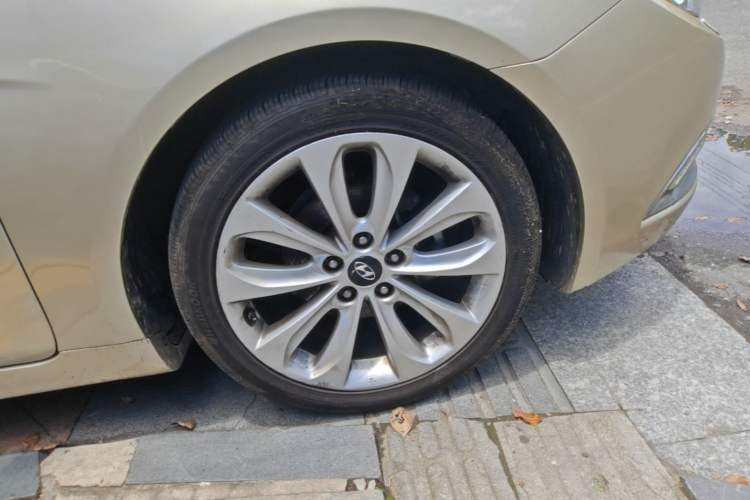 Used Hyundai Sonata 2011 2.4L Automatic Top-Tier Version Right Front Wheel Hub