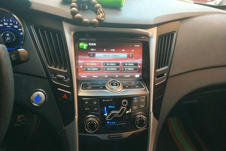Used Hyundai Sonata 2011 2.0L Automatic Luxury Edition Audio And AC Panel