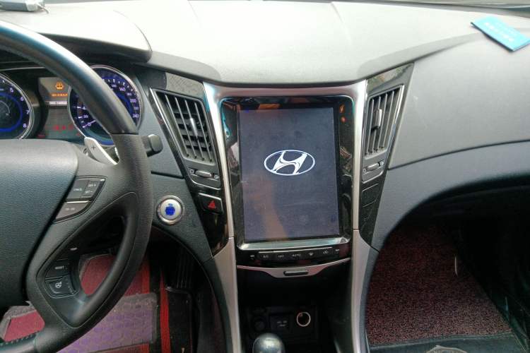 Used Hyundai Sonata 2011 2.0L Automatic Luxury Edition Audio And AC Panel