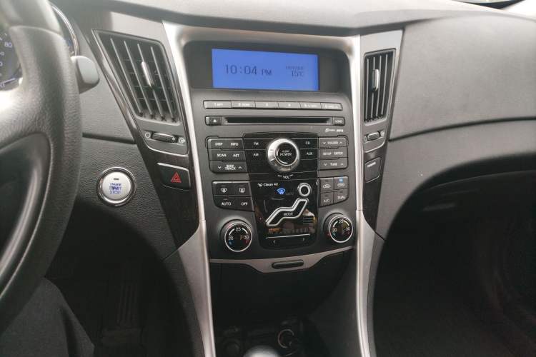 Used Hyundai Sonata 2011 2.0L Automatic Supreme Edition Audio And AC Panel
