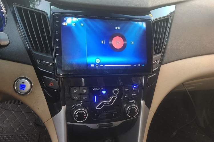 Used Hyundai Sonata 2011 2.0L Automatic Luxury Edition Audio And AC Panel