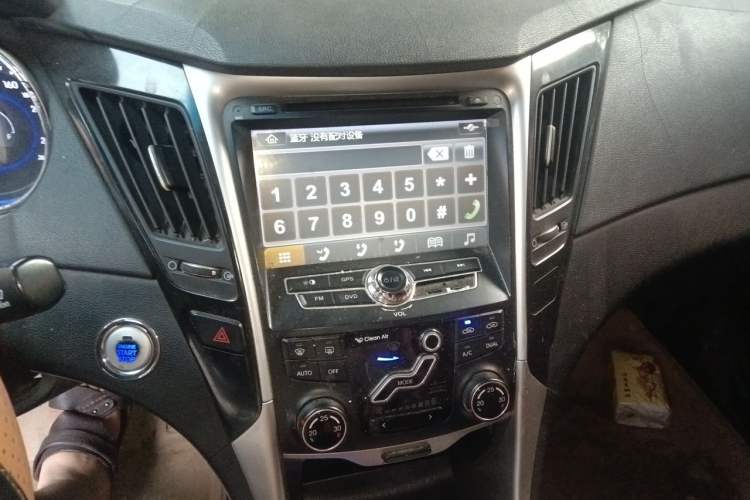 Used Hyundai Sonata 2011 2.0L Automatic Luxury Edition Audio And AC Panel