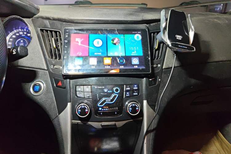 Used Hyundai Sonata 2011 2.0L Automatic Supreme Edition Audio And AC Panel