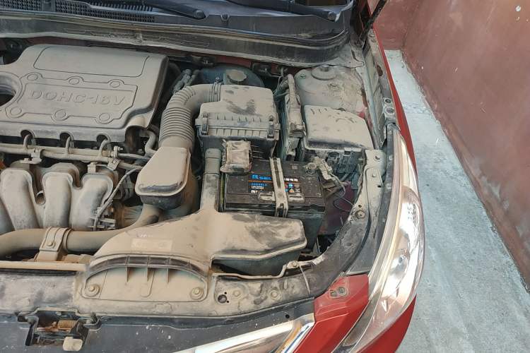 Used Hyundai Sonata 2011 2.0L Automatic Luxury Edition Engine Bay Left