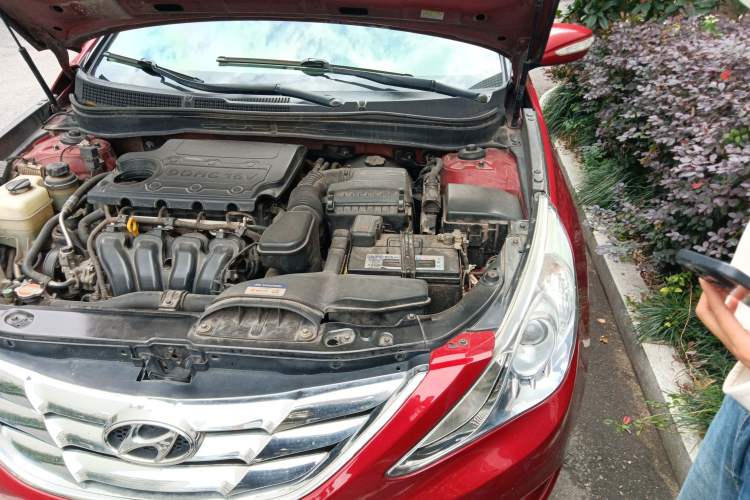 Used Hyundai Sonata 2011 2.0L Automatic Luxury Edition Engine Bay Left