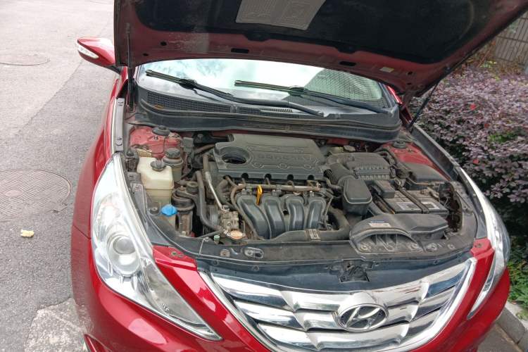 Used Hyundai Sonata 2011 2.0L Automatic Luxury Edition Engine Bay Right