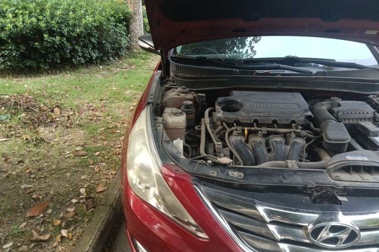 Used Hyundai Sonata 2011 2.0L Automatic Luxury Edition Engine Bay Right