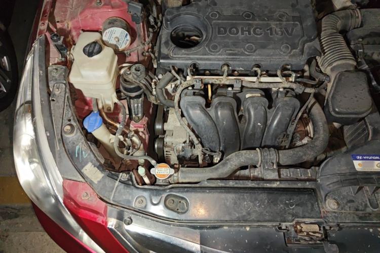 Used Hyundai Sonata 2011 2.0L Automatic Supreme Edition Engine Bay Right