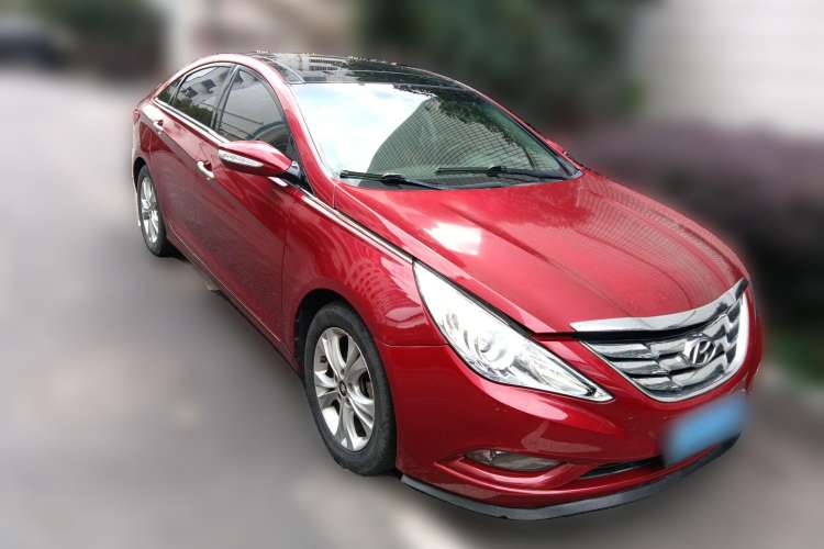 Used Hyundai Sonata 2011 2.0L Automatic Luxury Edition Front Right 45 Deg