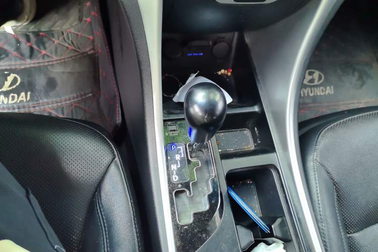Used Hyundai Sonata 2011 2.0L Automatic Supreme Edition Gear Lever