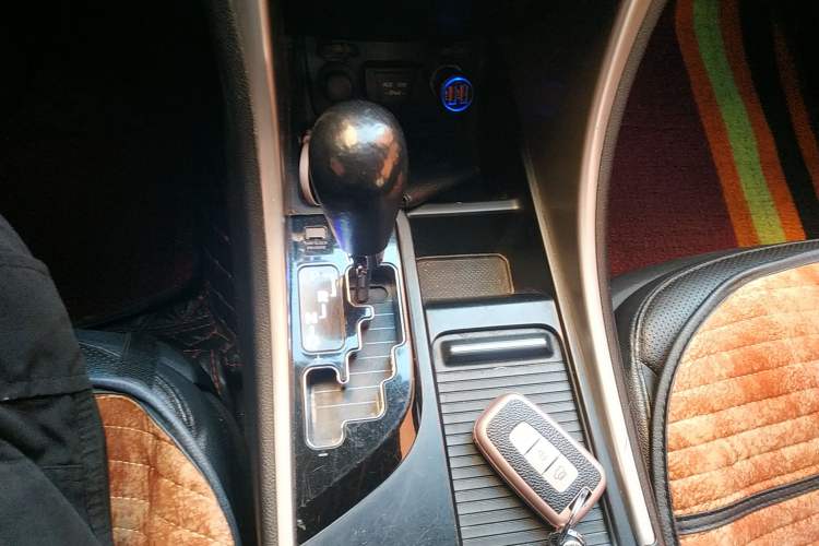Used Hyundai Sonata 2011 2.0L Automatic Luxury Edition Gear Lever