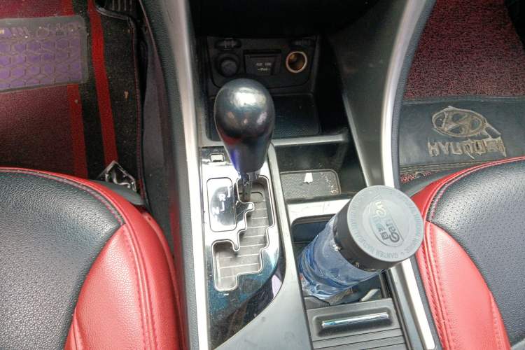 Used Hyundai Sonata 2011 2.0L Automatic Luxury Edition Gear Lever
