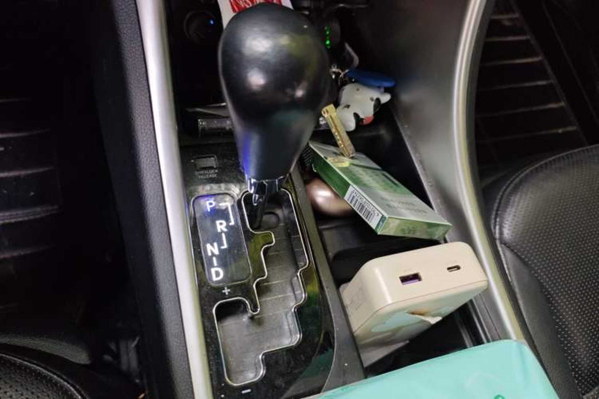 Used Hyundai Sonata 2011 2.0L Automatic Luxury Edition Gear Lever
