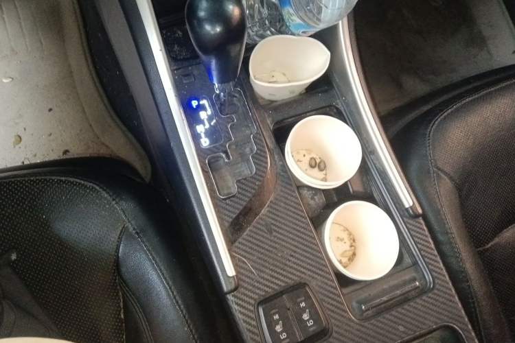 Used Hyundai Sonata 2011 2.0L Automatic Luxury Edition Gear Lever