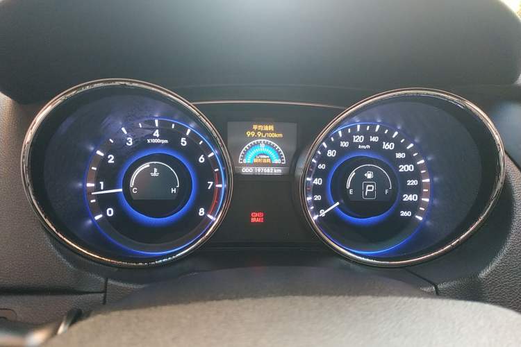 Used Hyundai Sonata 2011 2.0L Automatic Luxury Edition Instrument Cluster