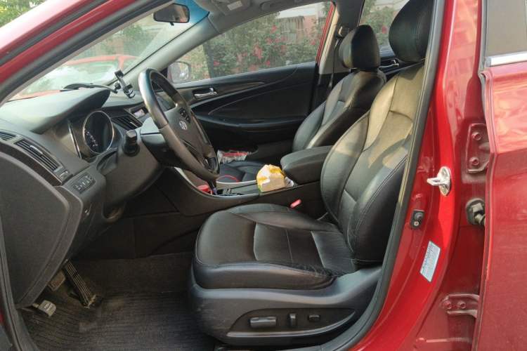 Used Hyundai Sonata 2011 2.0L Automatic Luxury Edition Left Front Seat