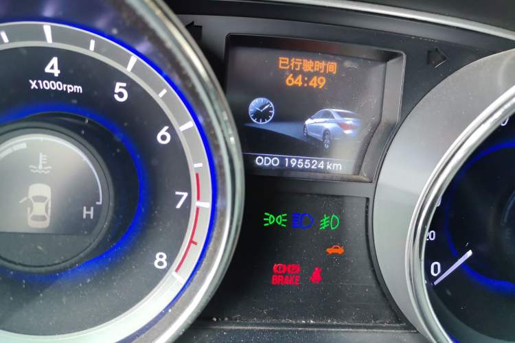 Used Hyundai Sonata 2011 2.0L Automatic Supreme Edition Odometer Close Up