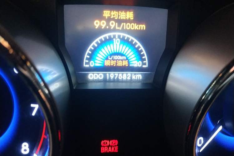 Used Hyundai Sonata 2011 2.0L Automatic Luxury Edition Odometer Close Up