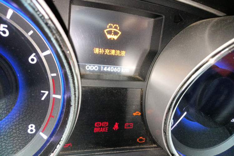 Used Hyundai Sonata 2011 2.0L Automatic Luxury Edition Odometer Close Up