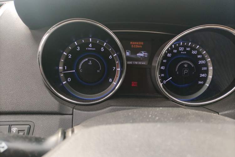 Used Hyundai Sonata 2011 2.0L Automatic Supreme Edition Odometer Close Up