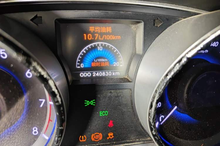 Used Hyundai Sonata 2011 2.0L Automatic Supreme Edition Odometer Close Up