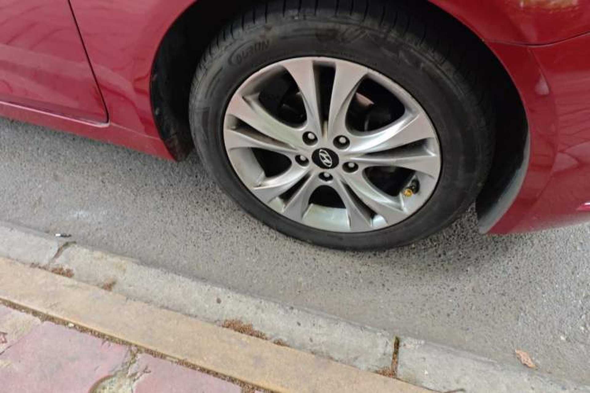 Used Hyundai Sonata 2011 2.0L Automatic Luxury Edition Right Front Wheel Hub