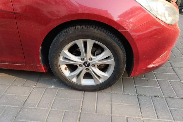 Used Hyundai Sonata 2011 2.0L Automatic Luxury Edition Right Front Wheel Hub