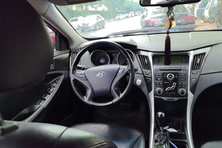Used Hyundai Sonata 2011 2.0L Automatic Supreme Edition Steering Wheel