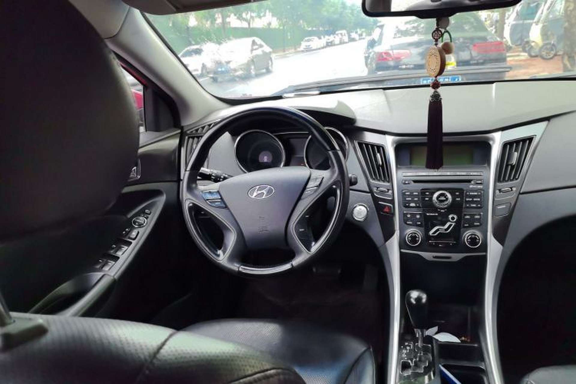 Used Hyundai Sonata 2011 2.0L Automatic Supreme Edition Steering Wheel