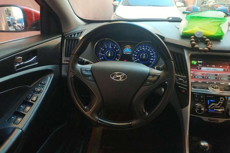 Used Hyundai Sonata 2011 2.0L Automatic Luxury Edition Steering Wheel