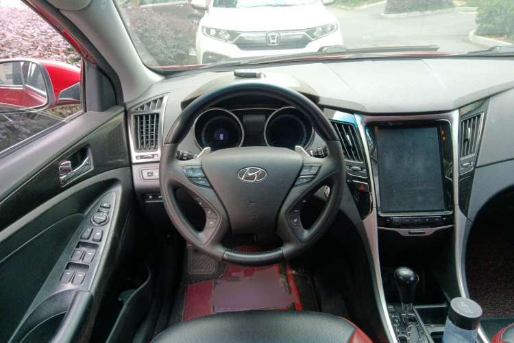 Used Hyundai Sonata 2011 2.0L Automatic Luxury Edition Steering Wheel
