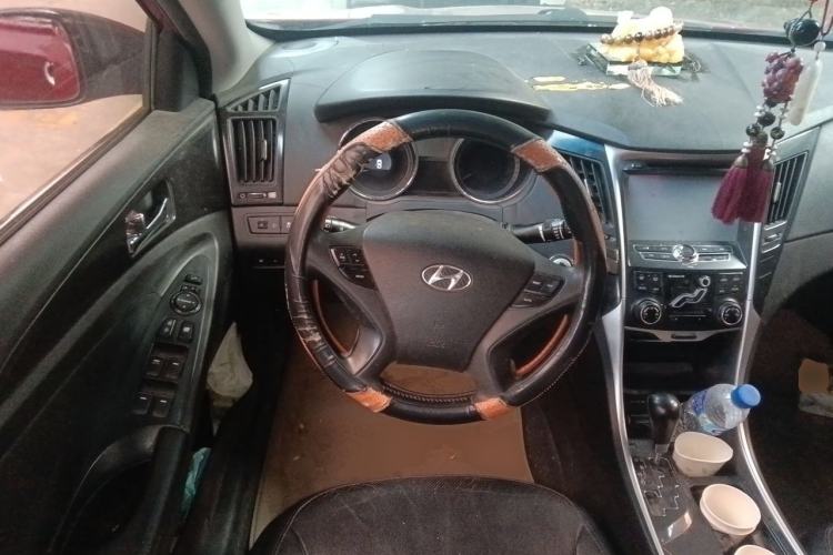 Used Hyundai Sonata 2011 2.0L Automatic Luxury Edition Steering Wheel